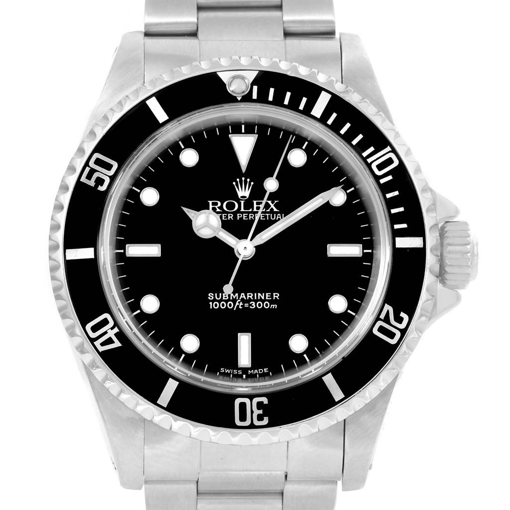 This image shows a front view of the Rolex Submariner 14060 Men
s Stainless Steel Black Dial 14060 Men
s Stainless Steel Black Dial watch, highlighting its dial, bezel, and bracelet.
