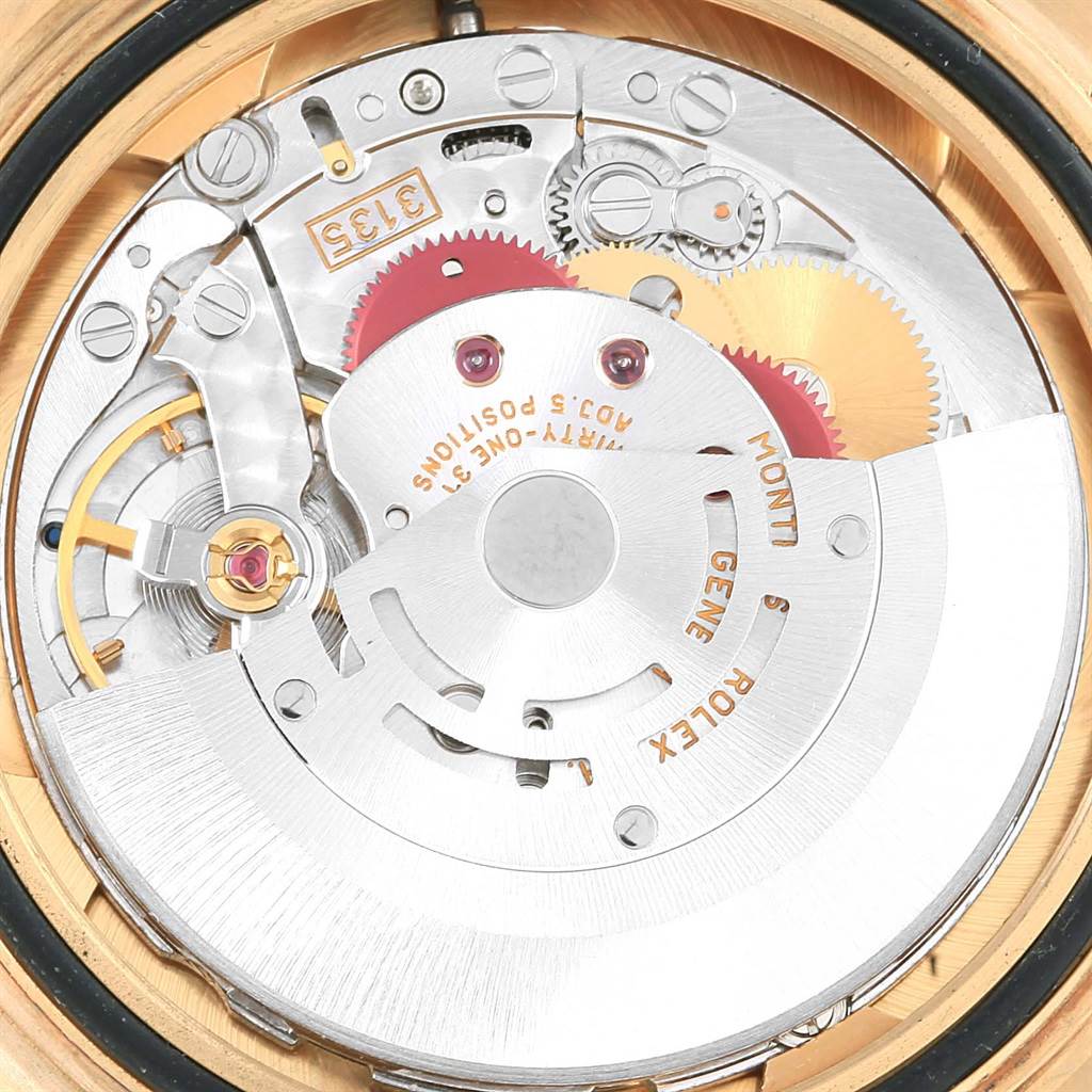 This is a close-up view of the internal mechanism of the Rolex Submariner 16618 Men
s Yellow Gold Black Dial 16618 Men
s Yellow Gold Black Dial watch, showcasing its intricate components.
