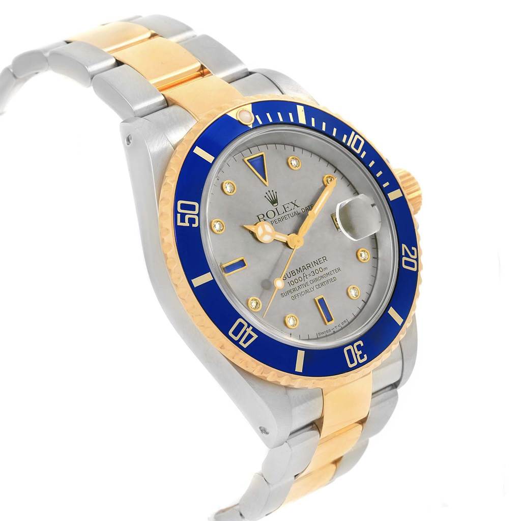 The image shows a side angle of a Rolex Submariner 16613 Men's Steel and Gold (two tone) Grey Dial 16613 Men's Steel and Gold (two tone) Grey Dial watch featuring a two-tone bracelet and a blue bezel.