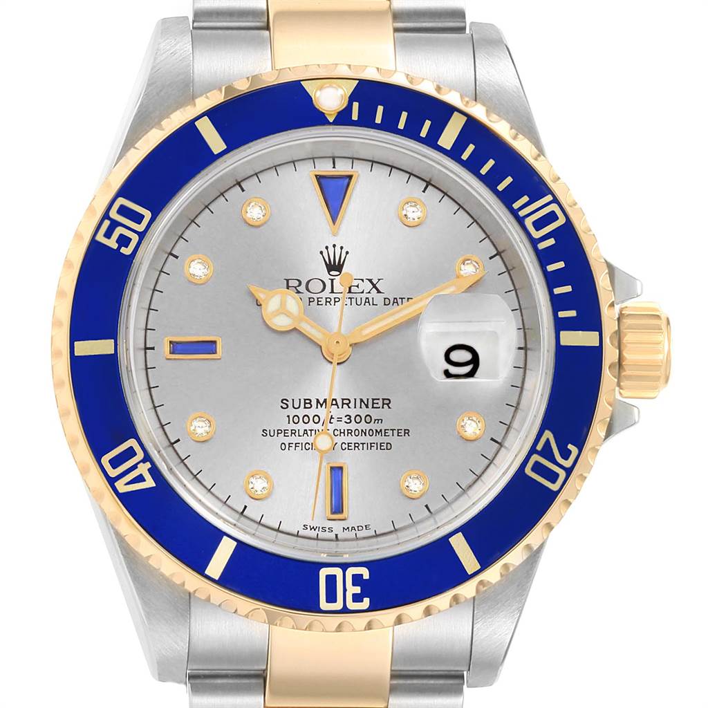 This is a front view of a Rolex Submariner 16613 Men
s Steel and Gold (two tone) Grey Dial 16613 Men
s Steel and Gold (two tone) Grey Dial watch showcasing its dial, bezel, and part of the bracelet.