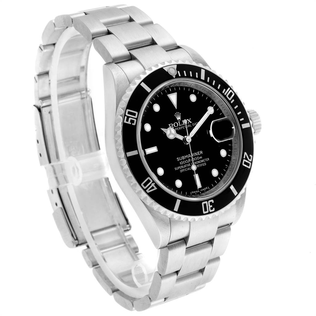 The image shows a side angle of a Rolex Submariner 16610 Men
s Stainless Steel Black Dial 16610 Men
s Stainless Steel Black Dial watch, highlighting its bracelet, bezel, and dial with date magnifier.