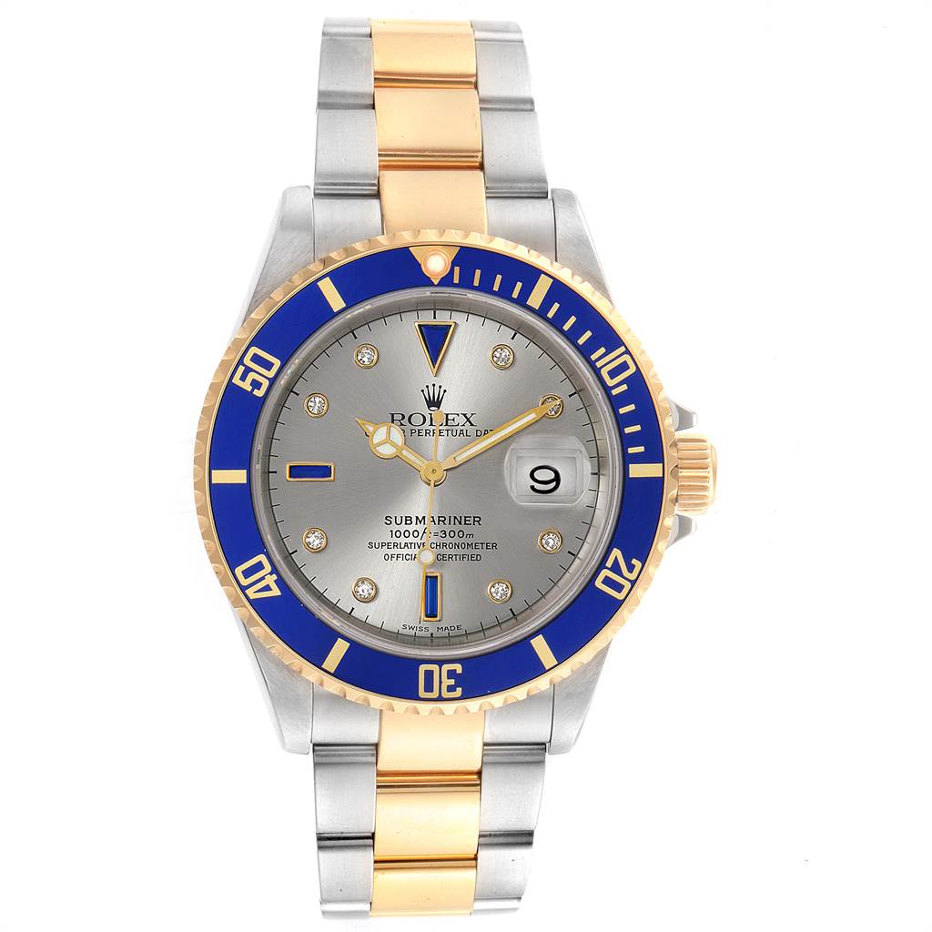 This image shows a front view of a Rolex Submariner 16613 Men
s Steel and Gold (two tone) Grey Dial 16613 Men
s Steel and Gold (two tone) Grey Dial watch featuring a two-tone metal bracelet and blue bezel.