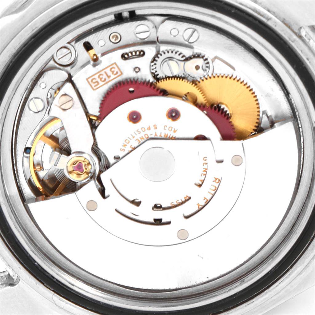 This image shows the internal mechanism of the Rolex Submariner 16610LV Men
s Stainless Steel Black Dial 16610LV Men
s Stainless Steel Black Dial watch from a close-up angle.