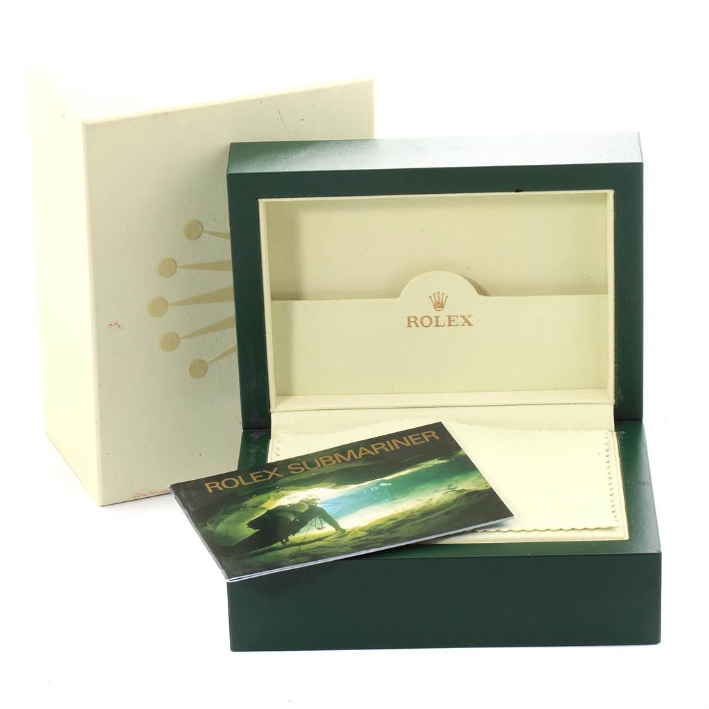 The image shows the Rolex Submariner 16610 Men
s Stainless Steel Black Dial 16610 Men
s Stainless Steel Black Dial
s display box, manual, cleaning cloth, and outer box from a front angle.