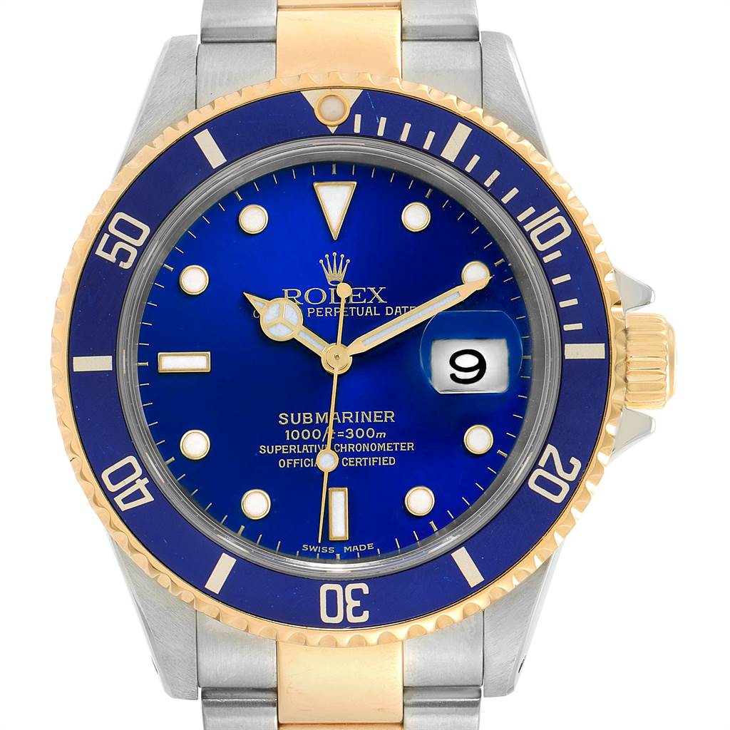 The image shows a front view of the Rolex Submariner 16613 Men
s Steel and Gold (two tone) Blue Dial 16613 Men
s Steel and Gold (two tone) Blue Dial watch, displaying its blue dial, date window, and two-tone bezel and bracelet.