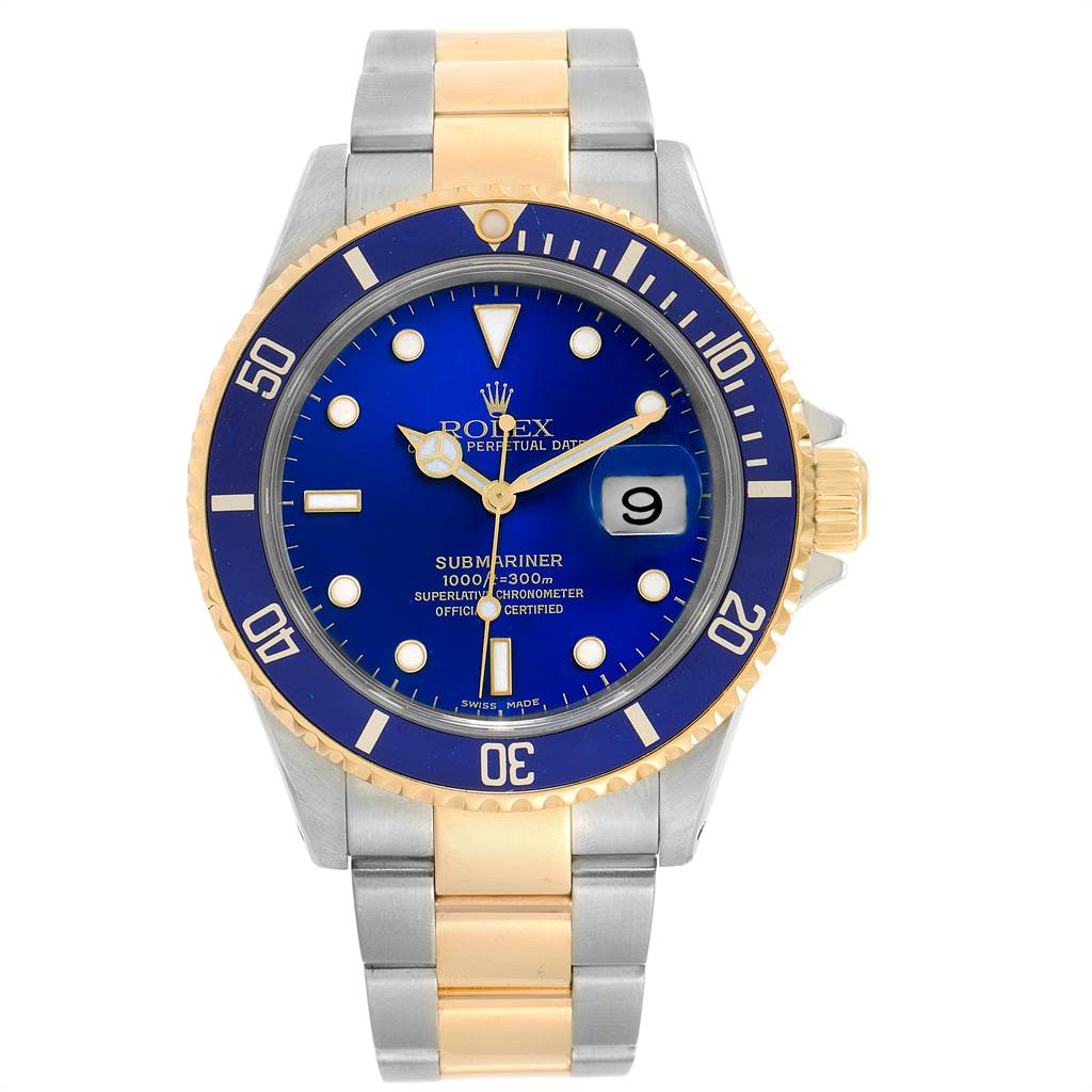 This is a front view of the Rolex Submariner 16613 Men
s Steel and Gold (two tone) Blue Dial 16613 Men
s Steel and Gold (two tone) Blue Dial showing the full face, bezel, and bracelet.