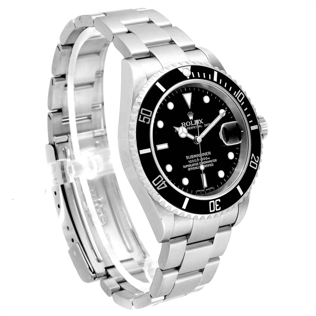 This image shows the front and side view of the Rolex Submariner 16610 Men
s Stainless Steel Black Dial 16610 Men
s Stainless Steel Black Dial watch, displaying its dial, bezel, and stainless steel bracelet.