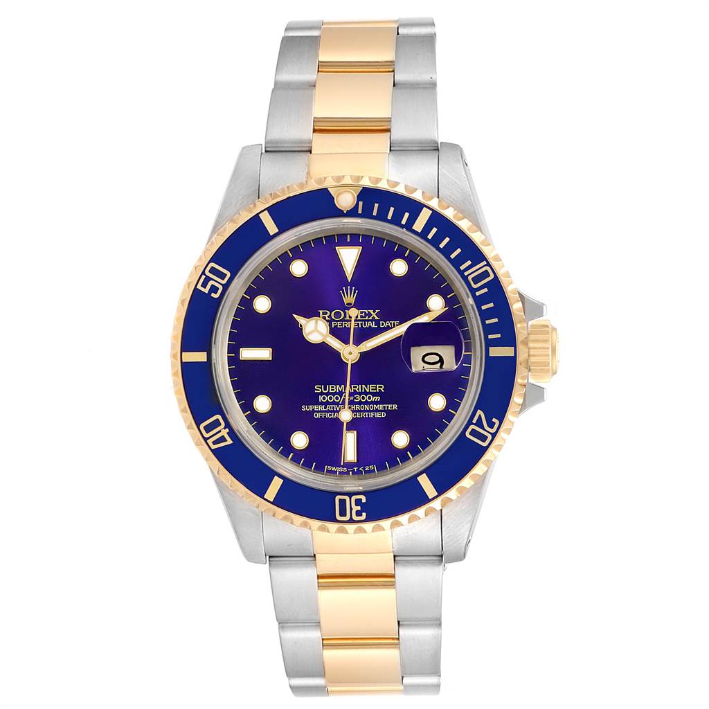 This image shows a frontal view of the Rolex Submariner 16613 Men
s Steel and Gold (two tone) Blue Dial 16613 Men
s Steel and Gold (two tone) Blue Dial watch, highlighting its blue dial, bezel, and two-tone bracelet.