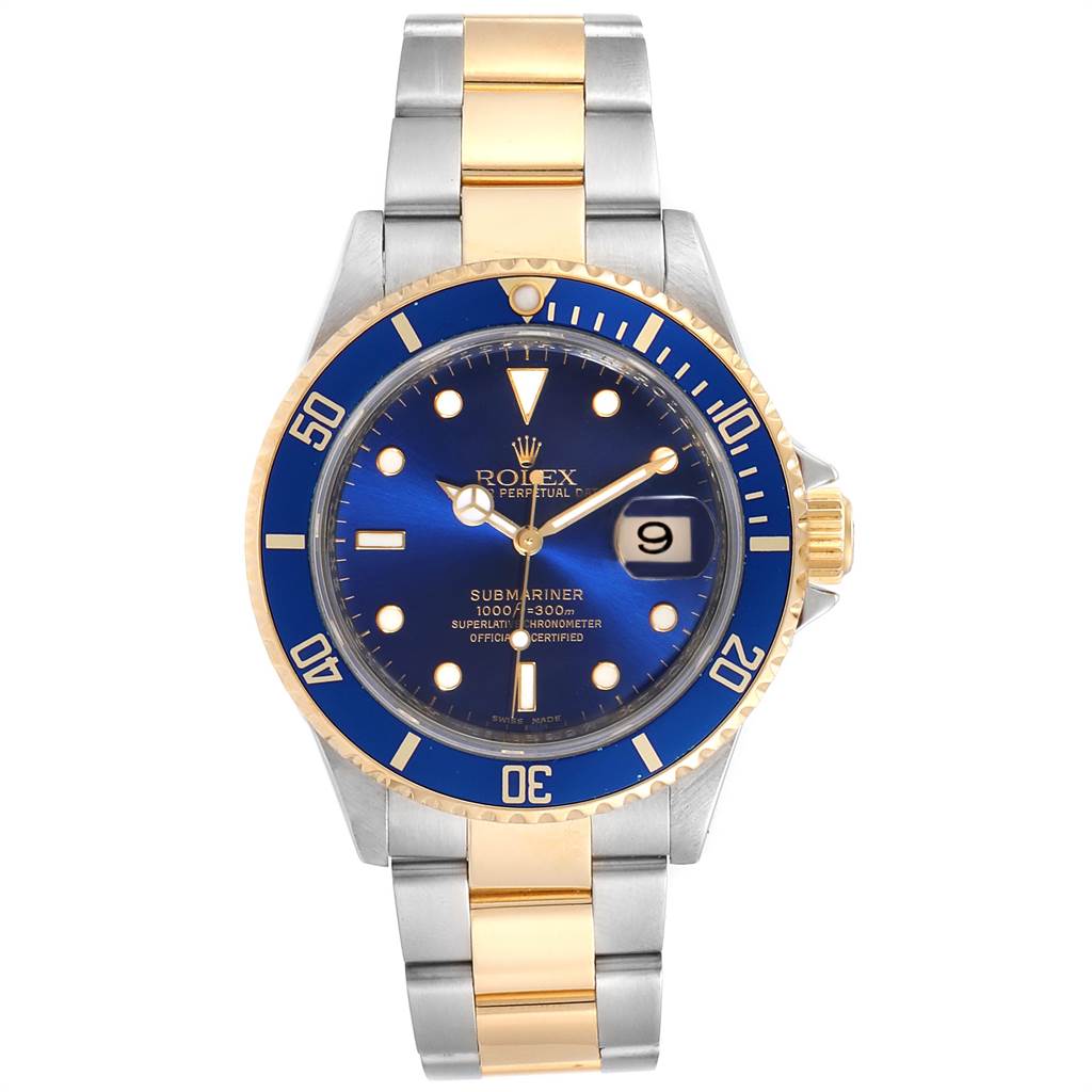 This image shows a frontal view of a Rolex Submariner 16613 Men
s Steel and Gold (two tone) Blue Dial 16613 Men
s Steel and Gold (two tone) Blue Dial, focusing on its blue dial, bezel, and two-tone bracelet.