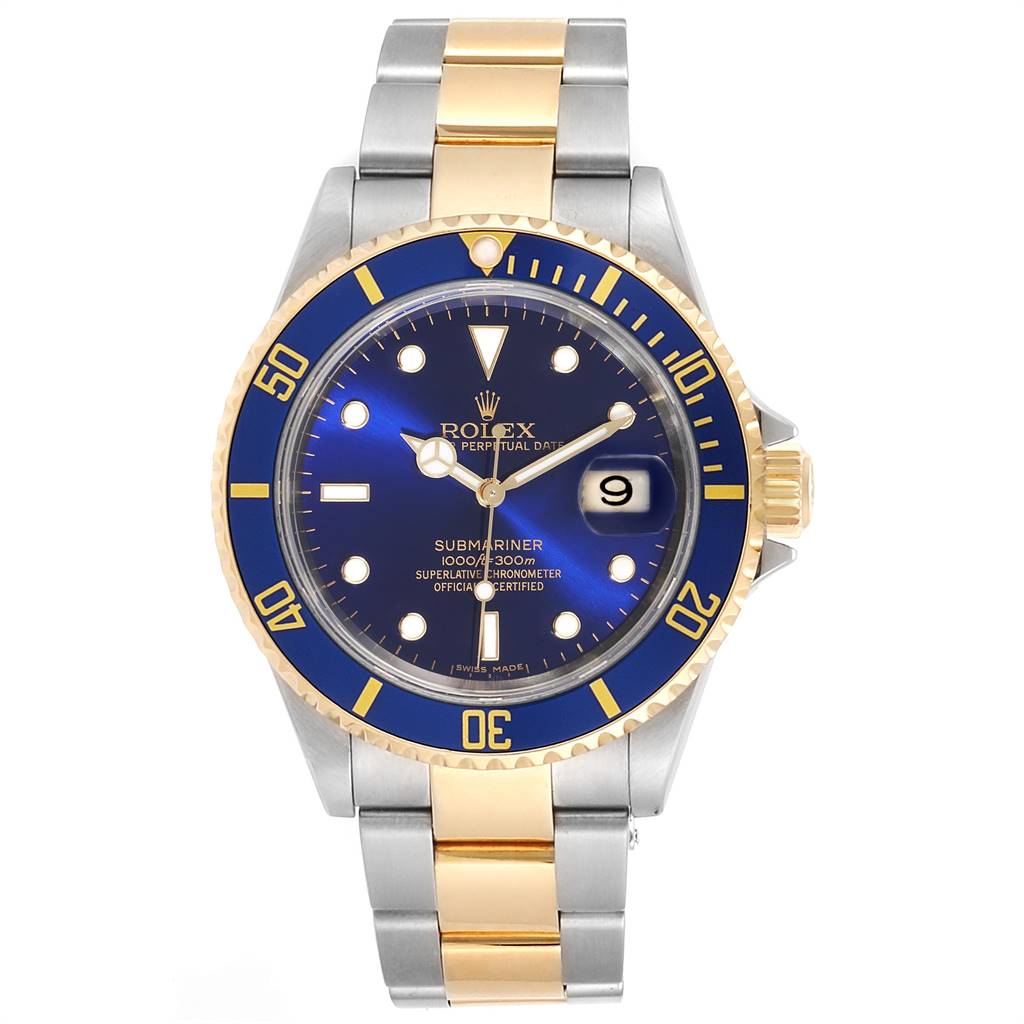 The image shows a front view of the Rolex Submariner 16613 Men's Steel and Gold (two tone) Blue Dial 16613 Men's Steel and Gold (two tone) Blue Dial watch with a blue dial and two-tone gold and silver bracelet.