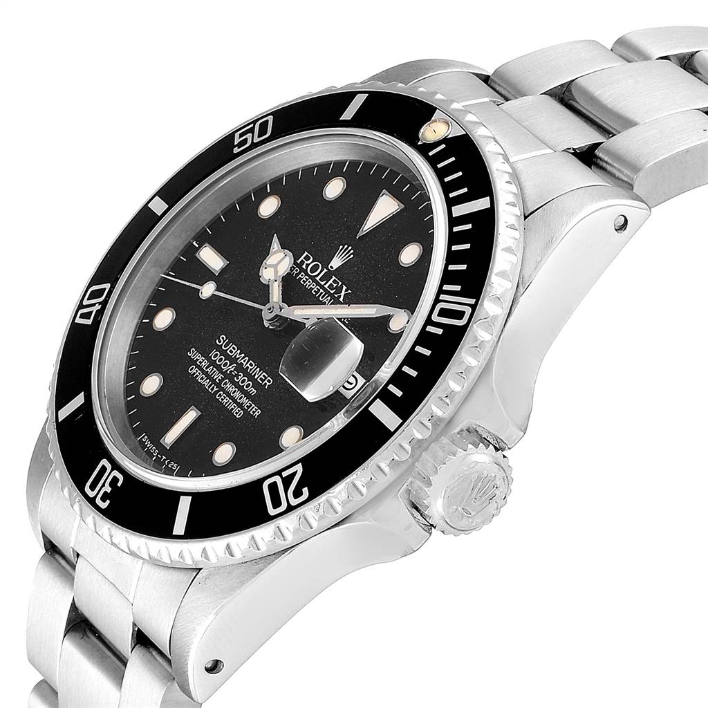 The image shows a side view of the Rolex Submariner 16800 Men
s Stainless Steel Black Dial 16800 Men
s Stainless Steel Black Dial watch, highlighting the bezel, dial, and bracelet.