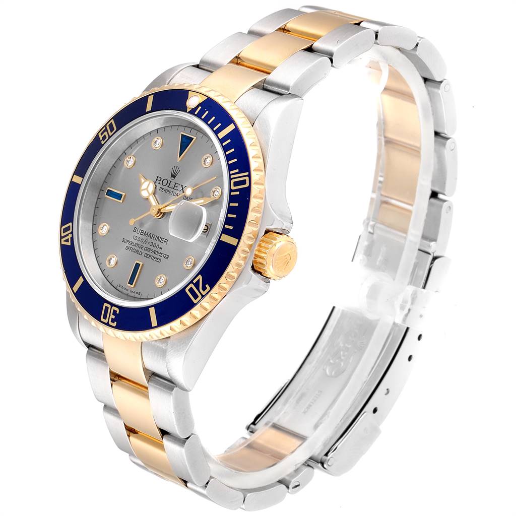 This image shows a side and front angle of the Rolex Submariner 16613 Men
s Steel and Gold (two tone) Grey Dial 16613 Men
s Steel and Gold (two tone) Grey Dial, highlighting its gold and silver bracelet and blue bezel.