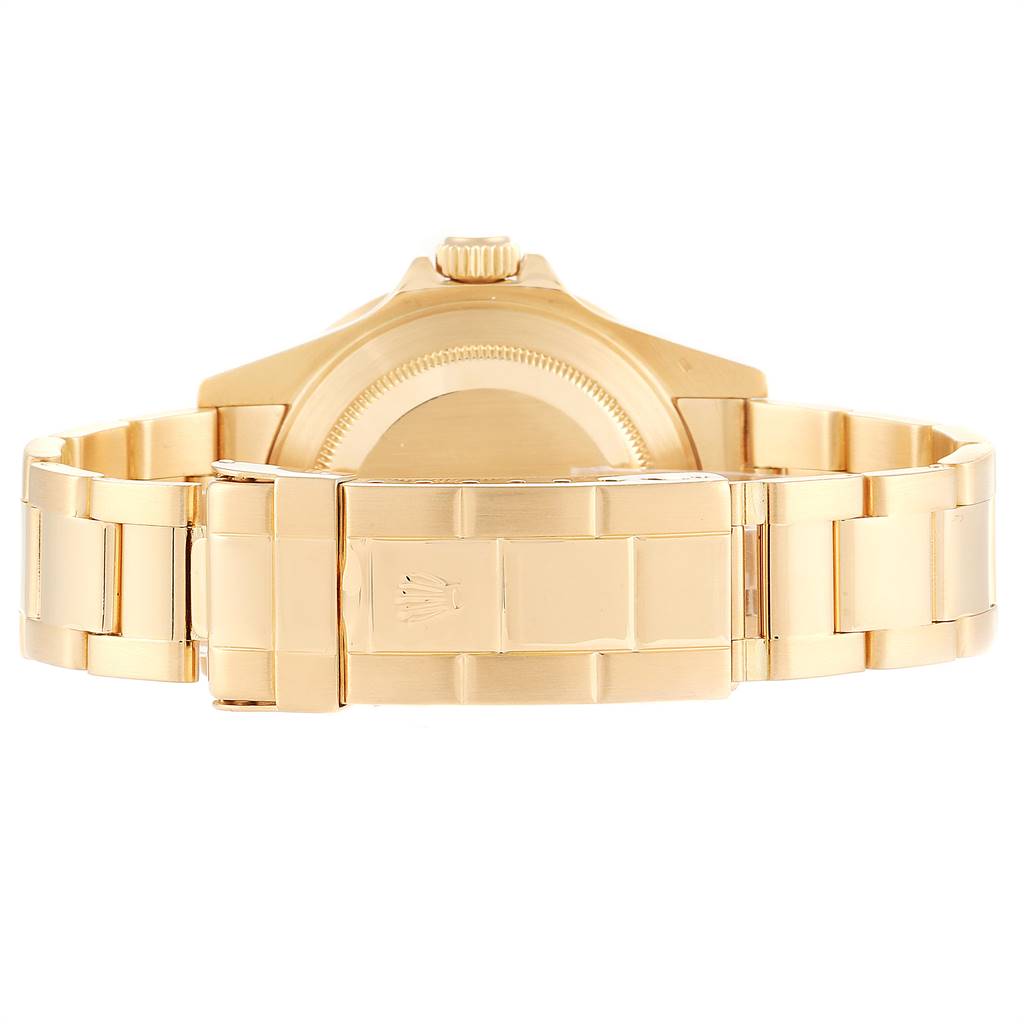 This image shows the back view of a Rolex Submariner 16618 Men
s Yellow Gold Black Dial 16618 Men
s Yellow Gold Black Dial watch, highlighting its clasp and bracelet.