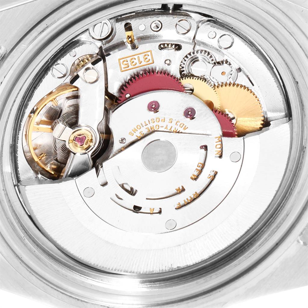 This image shows the internal movement and gears of a Rolex Submariner 16613 Men
s Steel and Gold (two tone) Black Dial 16613 Men
s Steel and Gold (two tone) Black Dial watch from a top-down angle.