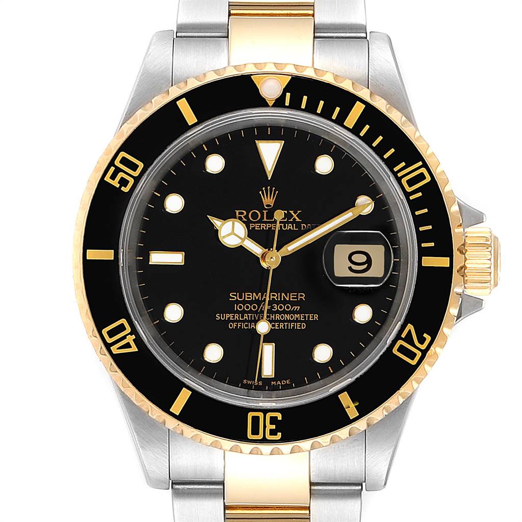This image shows a front view of the Rolex Submariner 16613 Men
s Steel and Gold (two tone) Black Dial 16613 Men
s Steel and Gold (two tone) Black Dial watch, detailing the dial, bezel, bracelet, and crown.