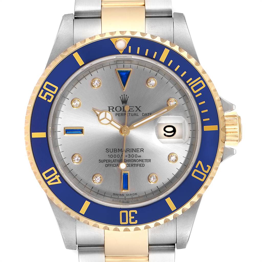 The image shows a frontal view of the Rolex Submariner 16613 Men
s Steel and Gold (two tone) Grey Dial 16613 Men
s Steel and Gold (two tone) Grey Dial watch, highlighting its blue bezel, gold accents, and date window.