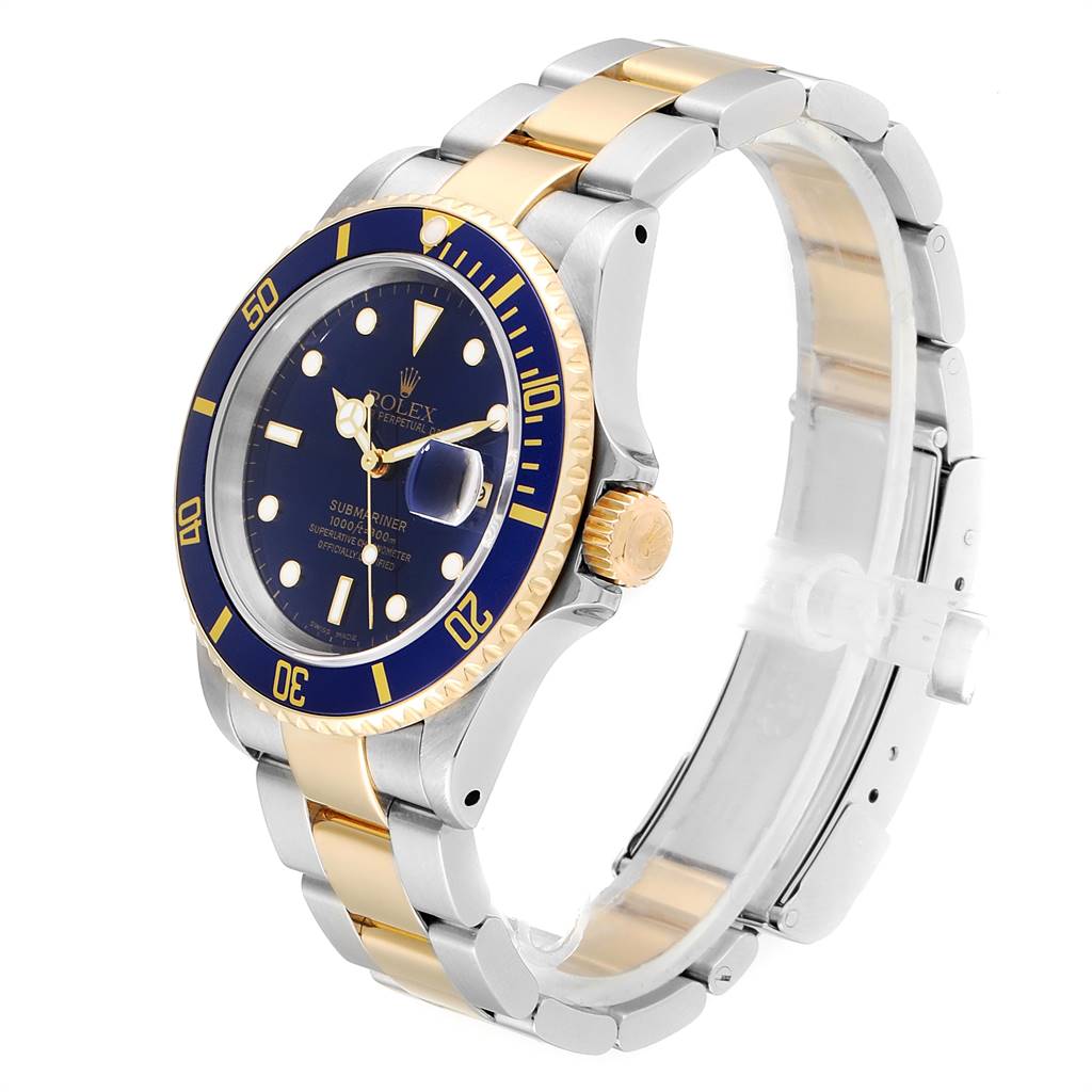 The image shows a side view of a Rolex Submariner 16613 Men
s Steel and Gold (two tone) Blue Dial 16613 Men
s Steel and Gold (two tone) Blue Dial watch, featuring its dial, bezel, and bracelet.