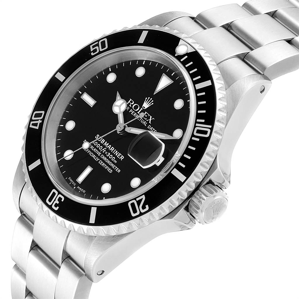 This image shows a close-up side angle of the Rolex Submariner 16610 Men
s Stainless Steel Black Dial 16610 Men
s Stainless Steel Black Dial watch, displaying its black dial, bezel, and stainless steel bracelet.
