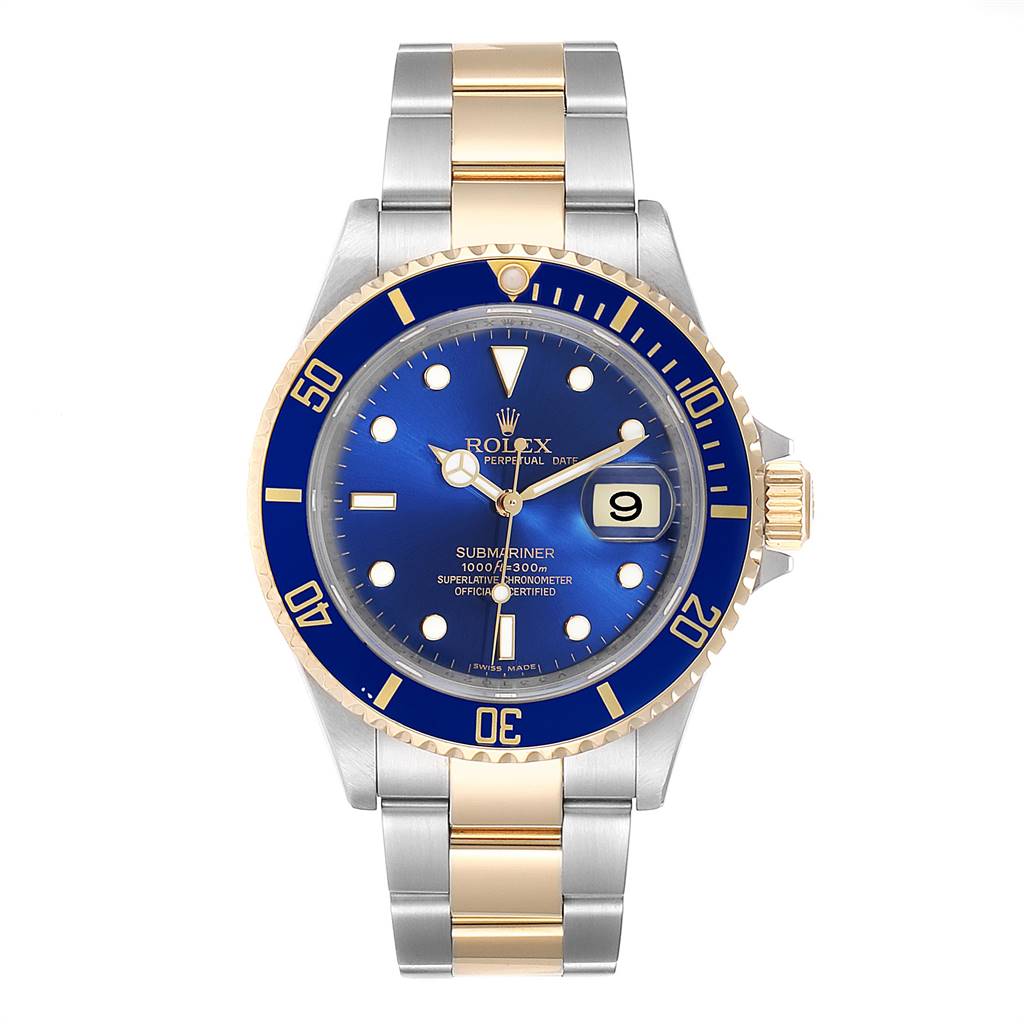 This image shows a front view of a Rolex Submariner 16613 Men
s Steel and Gold (two tone) Blue Dial 16613 Men
s Steel and Gold (two tone) Blue Dial watch, featuring a blue dial, date window, and a two-tone metal bracelet.