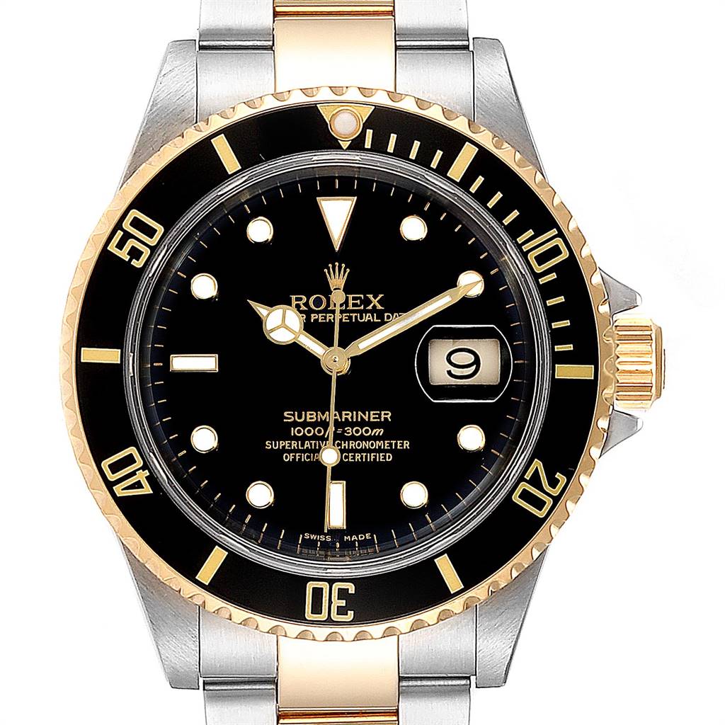 This image shows a frontal view of a Rolex Submariner 16613 Men
s Steel and Gold (two tone) Black Dial 16613 Men
s Steel and Gold (two tone) Black Dial, highlighting its black dial, bezel, and two-tone metal bracelet.