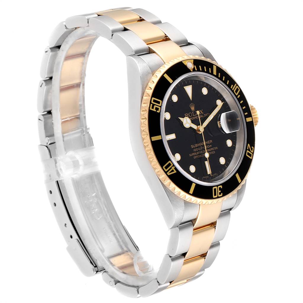 This image shows a side-angle view of the Rolex Submariner 16613 Men
s Steel and Gold (two tone) Black Dial 16613 Men
s Steel and Gold (two tone) Black Dial watch, featuring its black dial, bezel, and two-tone metal bracelet.