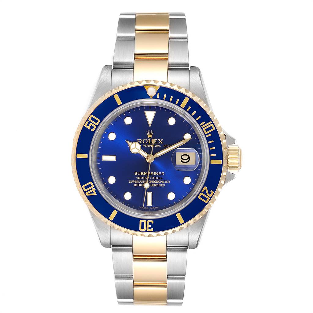 The image shows the front view of a Rolex Submariner 16613 Men
s Steel and Gold (two tone) Blue Dial 16613 Men
s Steel and Gold (two tone) Blue Dial watch with a blue dial and a gold and stainless steel bracelet.