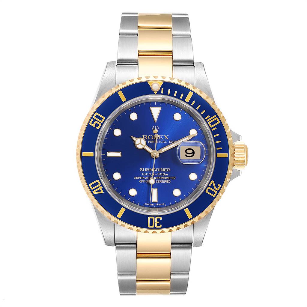 This image shows a front view of a Rolex Submariner 16613 Men
s Steel and Gold (two tone) Blue Dial 16613 Men
s Steel and Gold (two tone) Blue Dial, highlighting its blue dial, gold and silver bracelet, and date function.