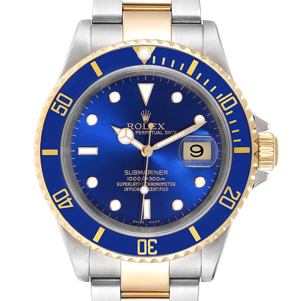 This image shows a front view of a Rolex Submariner 16613 Men
s Steel and Gold (two tone) Blue Dial 16613 Men
s Steel and Gold (two tone) Blue Dial watch, highlighting the blue dial, gold accents, and date display.