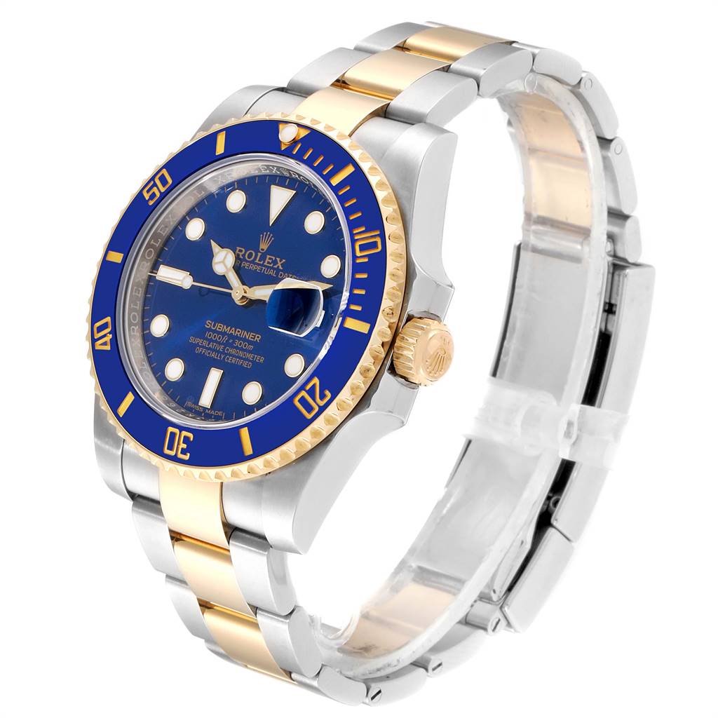 This side angle view of the Rolex Submariner 116613 Men
s Steel and Gold (two tone) Blue Dial 116613 Men
s Steel and Gold (two tone) Blue Dial shows its blue bezel, dial, crown, and two-tone bracelet.
