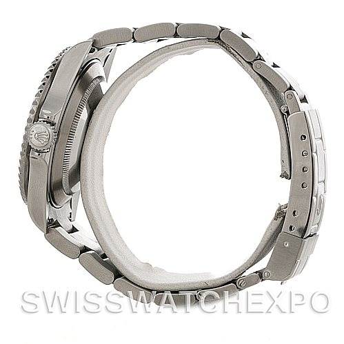 This image shows a side view of the Rolex Submariner 16610 Men
s Stainless Steel Black Dial 16610 Men
s Stainless Steel Black Dial watch, highlighting the bracelet and side profile of the case.