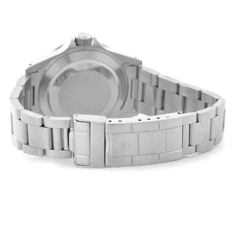 This image shows the backside of the Rolex Submariner 14060 Men
s Stainless Steel Black Dial 14060 Men
s Stainless Steel Black Dial, focusing on its stainless steel bracelet and clasp.