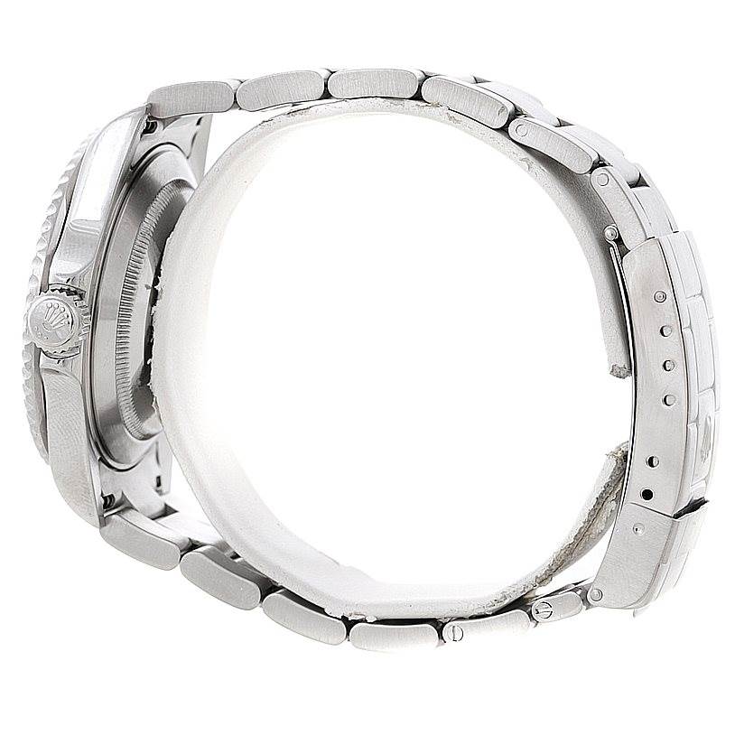 This image shows a side view of the Rolex Submariner 16610 Men
s Stainless Steel Black Dial 16610 Men
s Stainless Steel Black Dial watch case and bracelet.