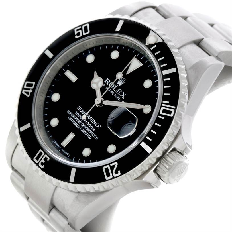 The image shows a side angle of a Rolex Submariner 16610 Men
s Stainless Steel Black Dial 16610 Men
s Stainless Steel Black Dial watch displaying its face, bezel, and part of the bracelet.