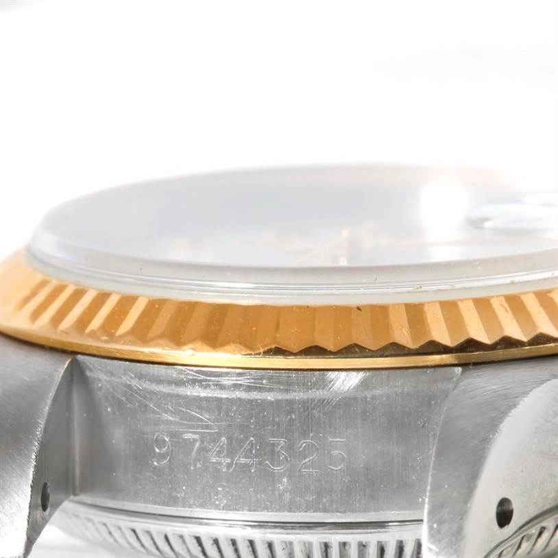 This image shows a close-up side angle of the bezel and case of a Rolex Datejust 69173 Women
s Stainless Steel White Dial 69173 Women
s Stainless Steel White Dial watch.