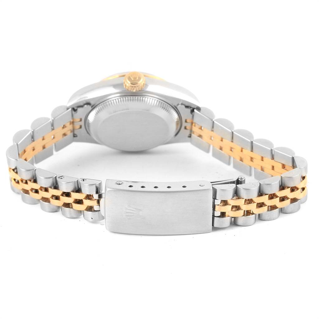 The image shows the back view of a Rolex Datejust 79163 Women
s Steel and Gold (two tone) Grey Dial 79163 Women
s Steel and Gold (two tone) Grey Dial watch, highlighting its two-tone bracelet and clasp.