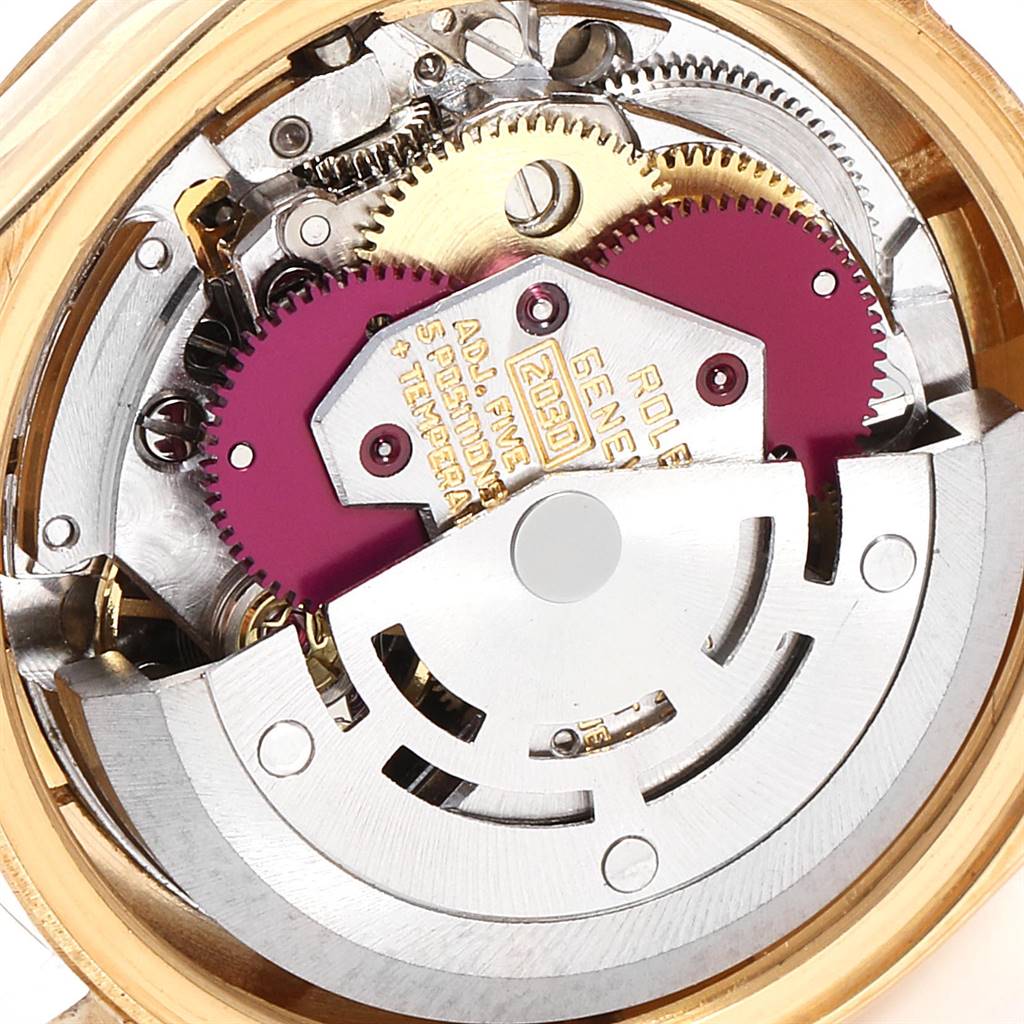 This image shows the intricate inner mechanism of a Rolex Datejust 6917 Women
s Yellow Gold White Dial 6917 Women
s Yellow Gold White Dial watch, focusing on the automatic movement and gears.