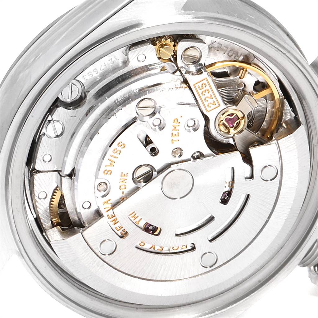 This image shows the inner mechanical parts of the Rolex Datejust 79174 Women
s Stainless Steel Black Dial 79174 Women
s Stainless Steel Black Dial watch from a close-up angle.