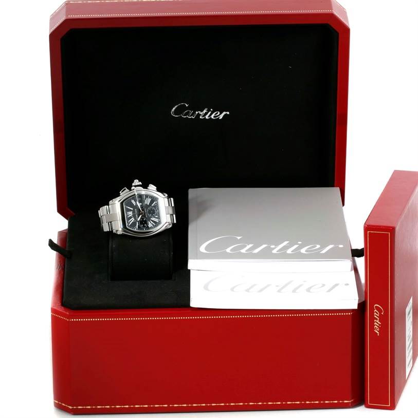 The Cartier Roadster W62020X6 Men
s Stainless Steel Black Dial W62020X6 Men
s Stainless Steel Black Dial watch is shown angled in its red box with accompanying booklets.