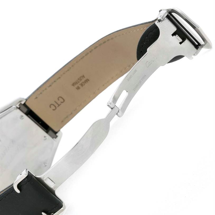 This image shows the clasp and inner leather strap of the Cartier Roadster W62031Y4 Men
s Steel and Gold (two tone) Silver Dial W62031Y4 Men
s Steel and Gold (two tone) Silver Dial watch.