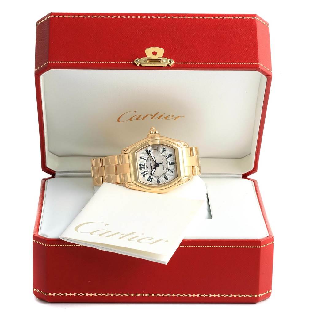 The Cartier Roadster W62005V1 Men's Yellow Gold Silver Dial W62005V1 Men's Yellow Gold Silver Dial watch is displayed front-facing in an open red box with a Cartier booklet.