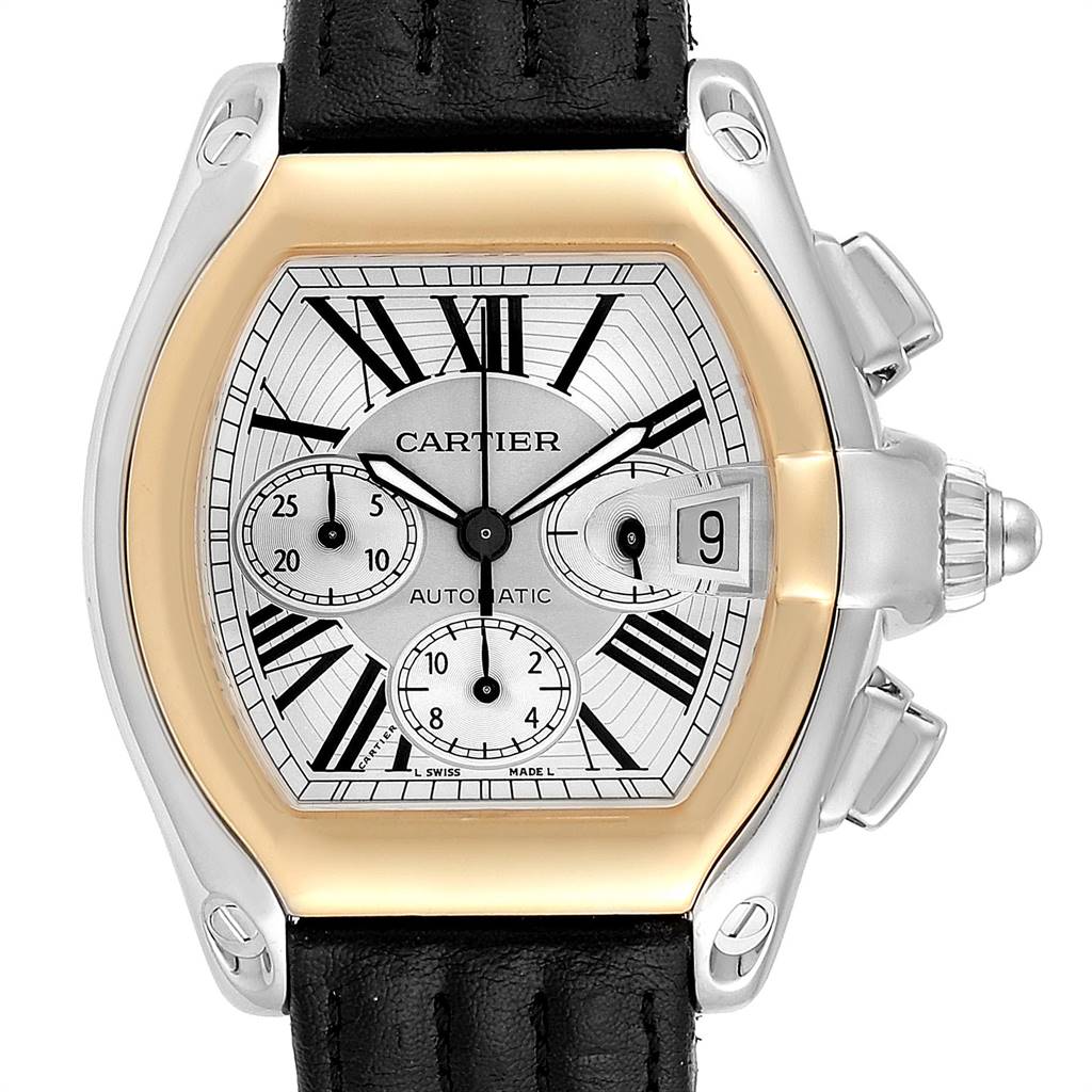 The image shows a front view of a Cartier Roadster W62027Z1 Men
s Steel and Gold (two tone) Silver Dial W62027Z1 Men
s Steel and Gold (two tone) Silver Dial watch, displaying its dial, date window, crown, and chronograph subdials.
