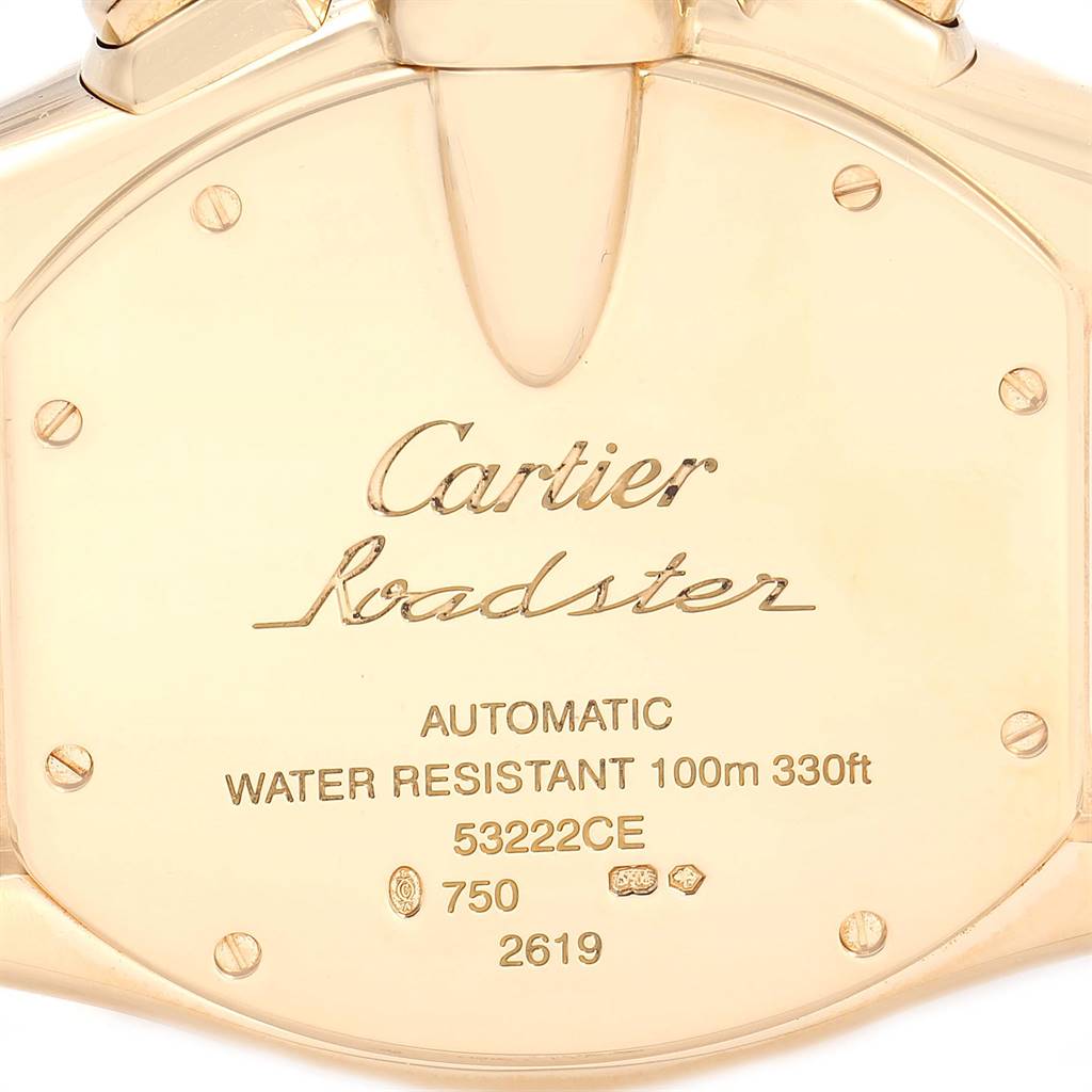 The image shows the back case of a Cartier Roadster W62021Y3 Men's Yellow Gold Champagne Dial W62021Y3 Men's Yellow Gold Champagne Dial watch, including engravings with information about the model and specifications.
