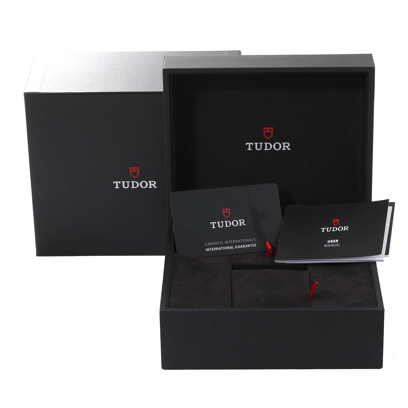 The image shows the open packaging box of a Tudor Pelagos 25407N Men
s Titanium Black Dial 25407N Men
s Titanium Black Dial watch, including the user manual and international guarantee card.