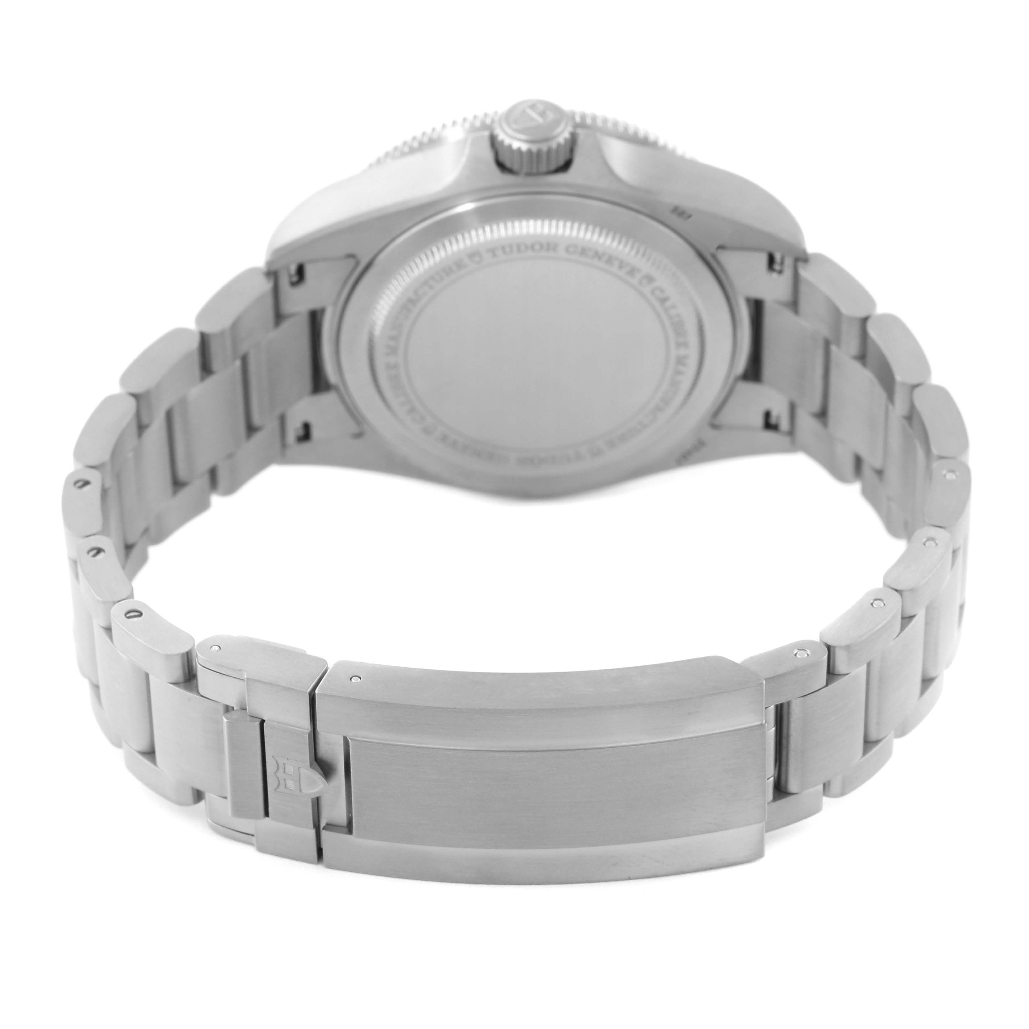 This image shows the backside of a Tudor Pelagos 25407N Men
s Titanium Black Dial 25407N Men
s Titanium Black Dial watch, highlighting the case back, crown, and metal bracelet with clasp.