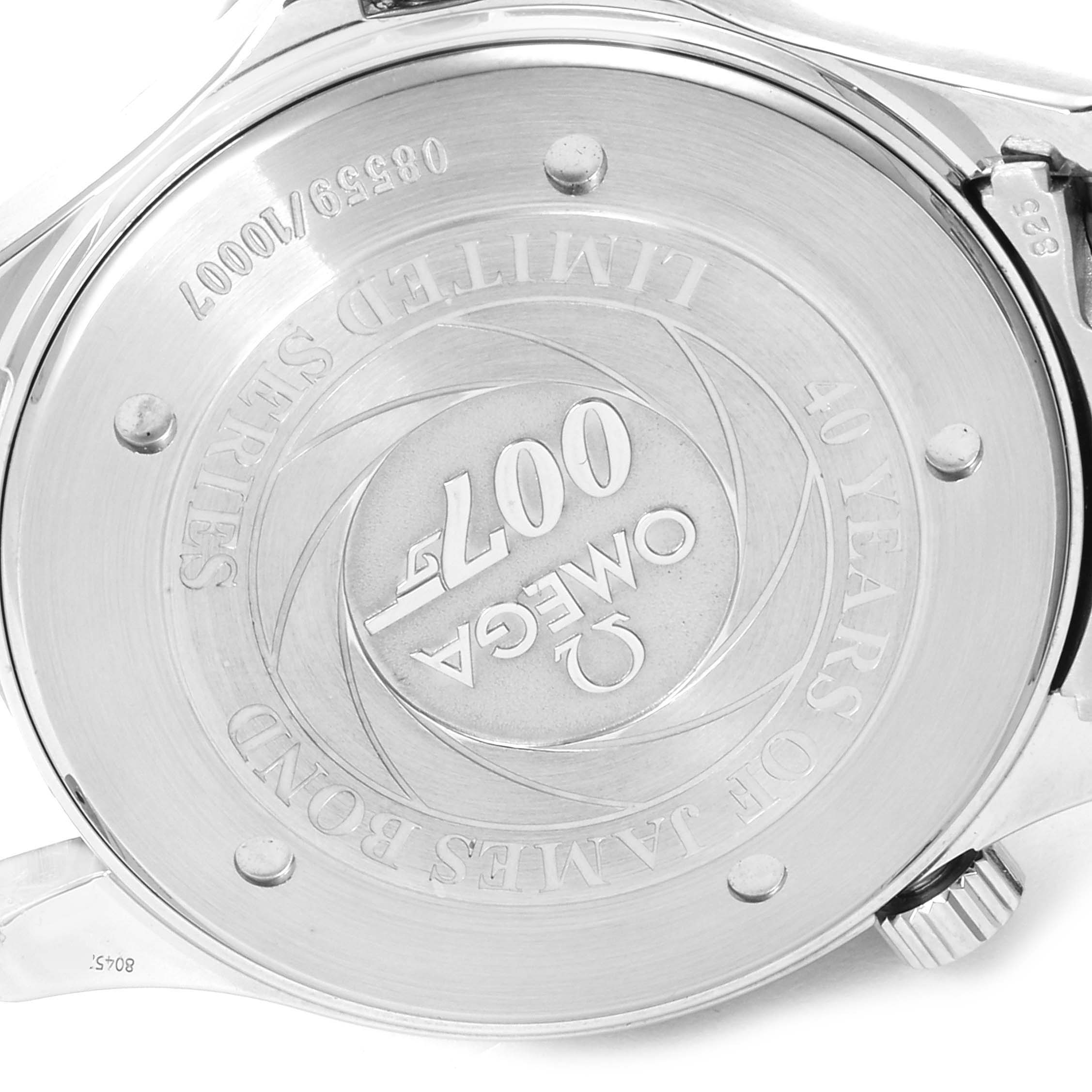 The image shows the case back of an Omega Seamaster 2537.80.00 Men
s Stainless Steel Blue Dial 2537.80.00 Men
s Stainless Steel Blue Dial watch, featuring an engraving related to James Bond
s 40th anniversary.