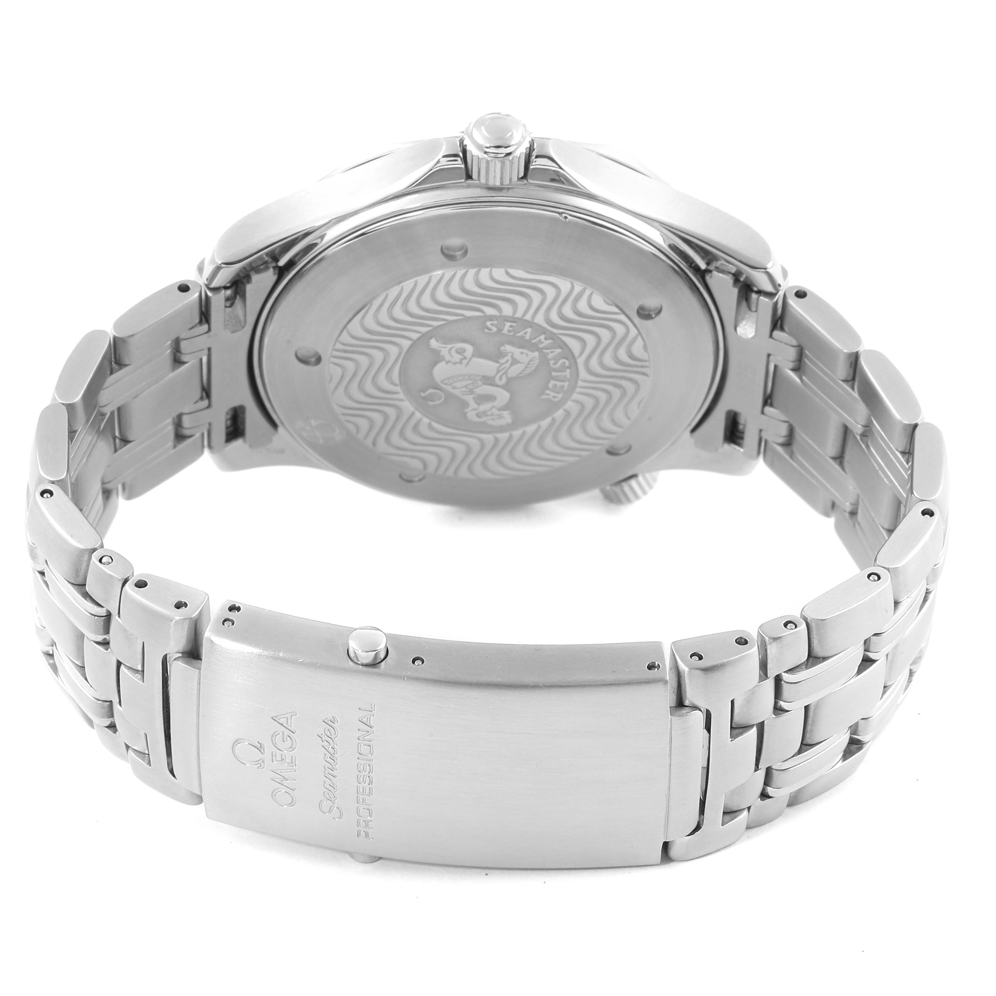 The image shows the back and clasp of the Omega Seamaster 2541.80.00 Men
s Stainless Steel Blue Dial 2541.80.00 Men
s Stainless Steel Blue Dial watch, highlighting the case back design and stainless steel bracelet.