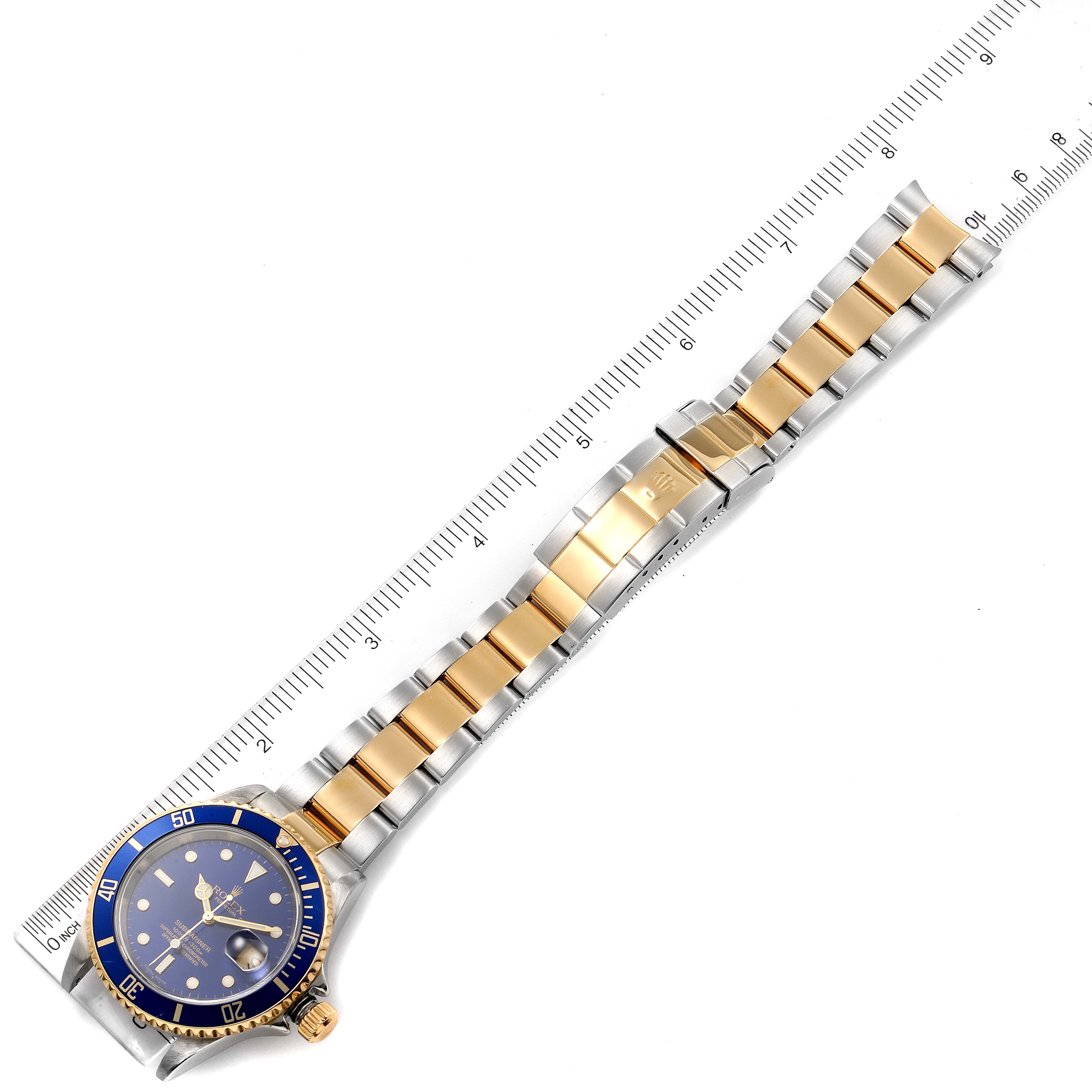 The image shows a top-down view of a Rolex Submariner 16613 Men
s Steel and Gold (two tone) Blue Dial 16613 Men
s Steel and Gold (two tone) Blue Dial watch, including its gold and silver bracelet, clasp, and blue dial.