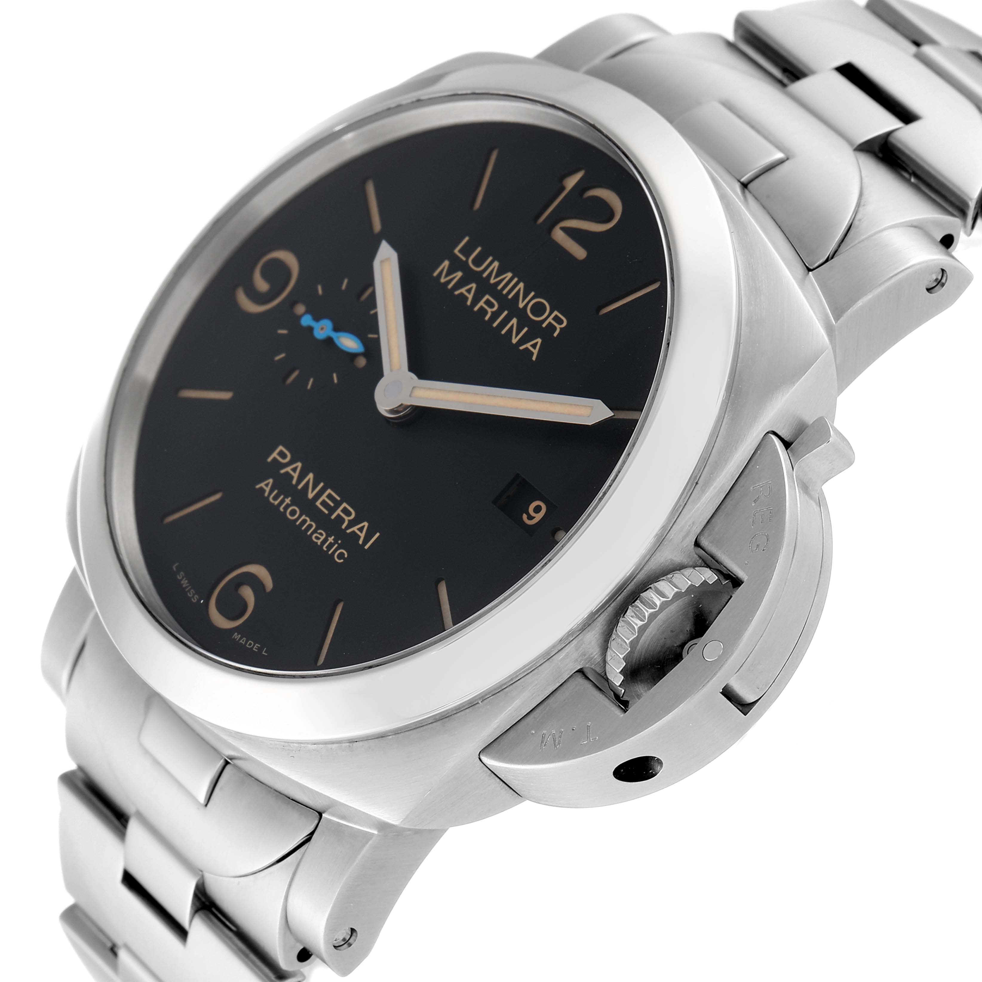 This image shows a Panerai Luminor PAM00723 Men
s Stainless Steel Black Dial PAM00723 Men
s Stainless Steel Black Dial watch at a slight angle highlighting the face, crown guard, and bracelet.