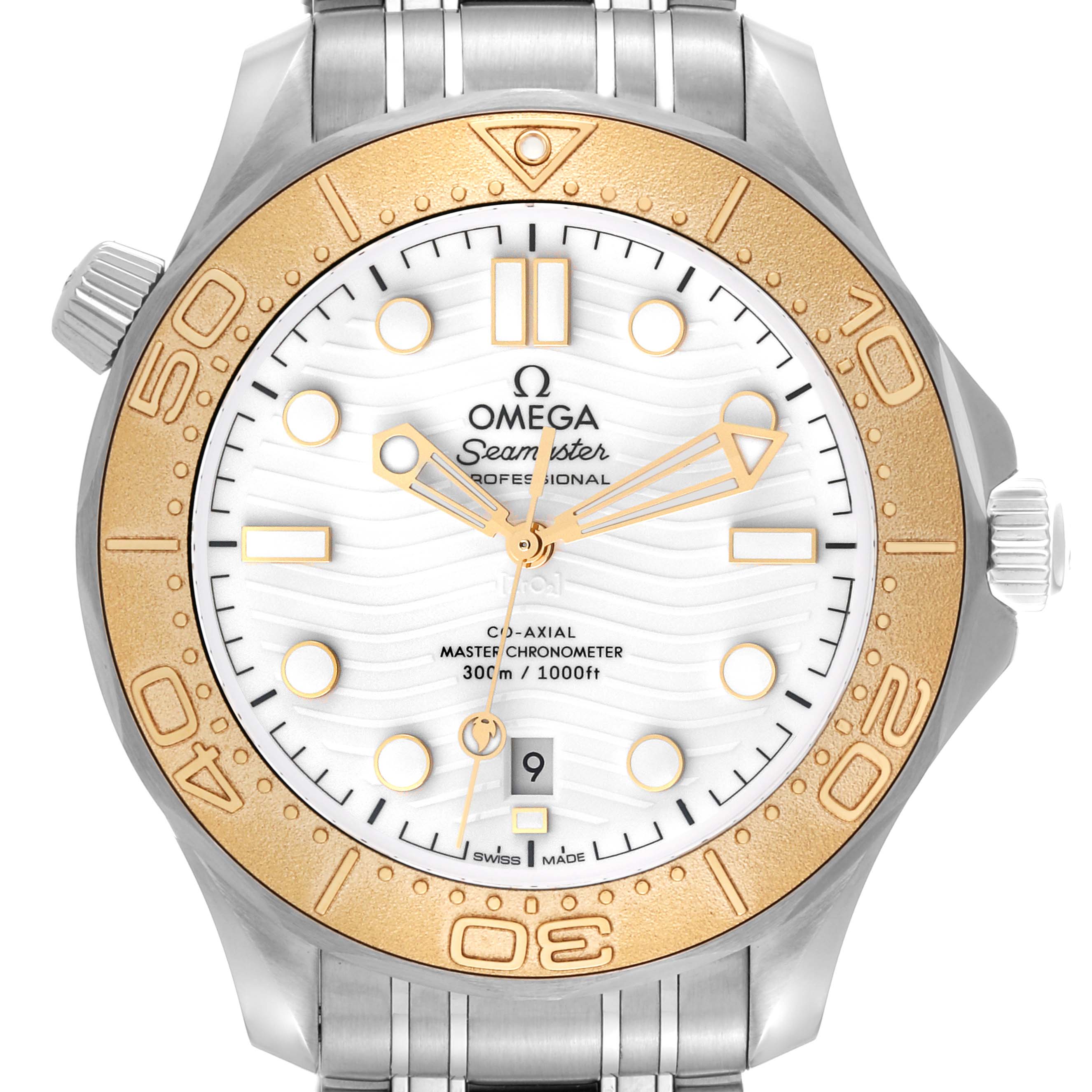 The image shows a frontal view of the Omega Seamaster 522.21.42.20.04.001 Men's Steel and Gold (two tone) White Dial 522.21.42.20.04.001 Men's Steel and Gold (two tone) White Dial watch, highlighting its dial, bezel, crown, and bracelet.