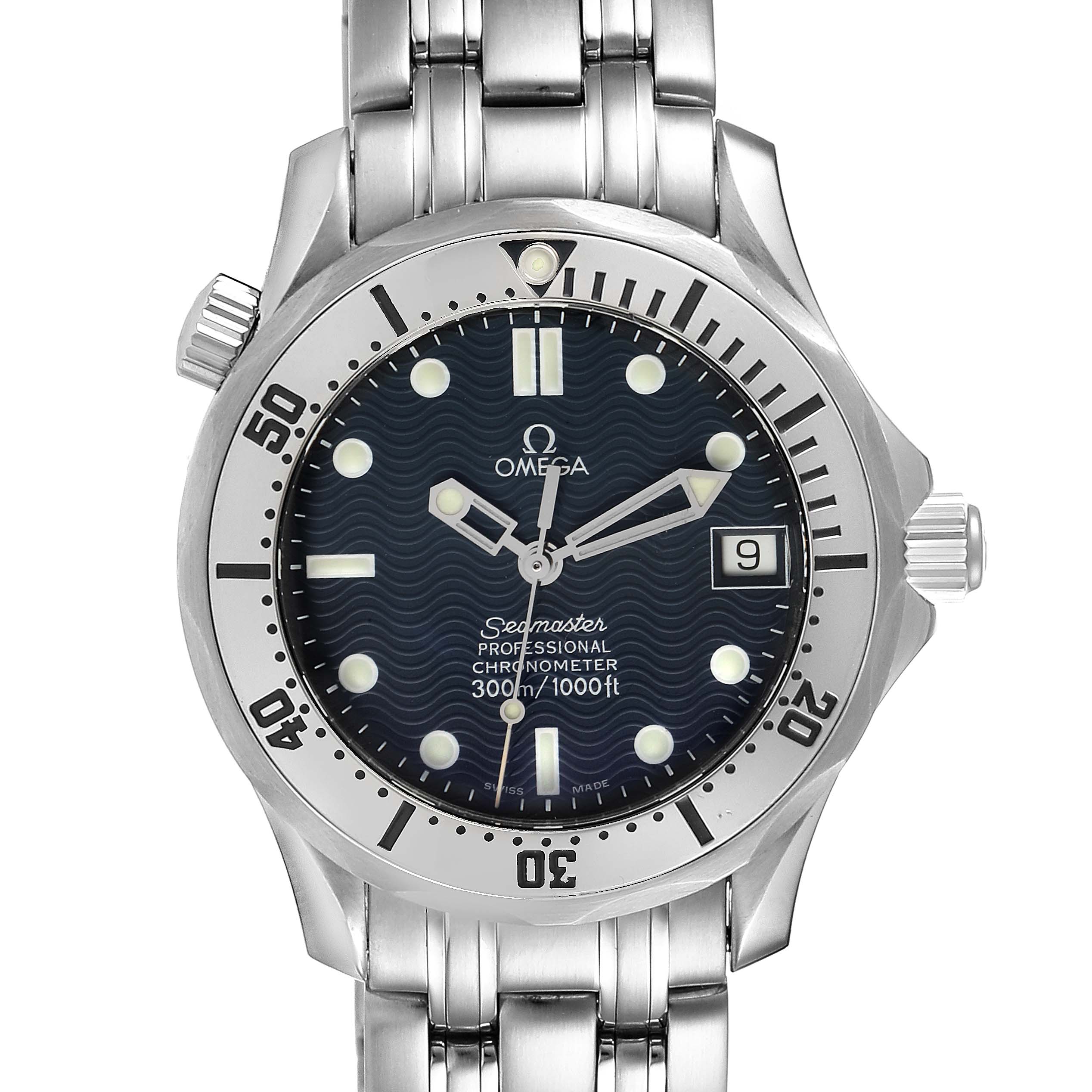 The image shows a frontal view of an Omega Seamaster 2552.80.00 Men
s Stainless Steel Blue Dial 2552.80.00 Men
s Stainless Steel Blue Dial watch, highlighting the dial, bezel, and bracelet.